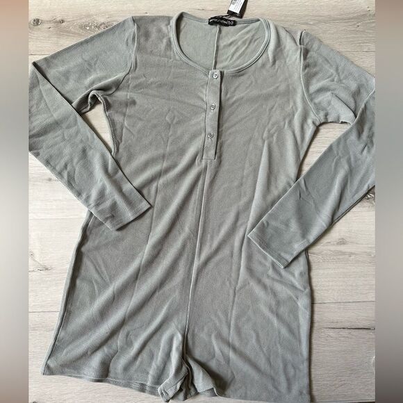 Prettylittlethings Charcoal Soft Rib Long Sleeve Button Romper SZ‎ 10 NWT IN PKG - Picture 4 of 5